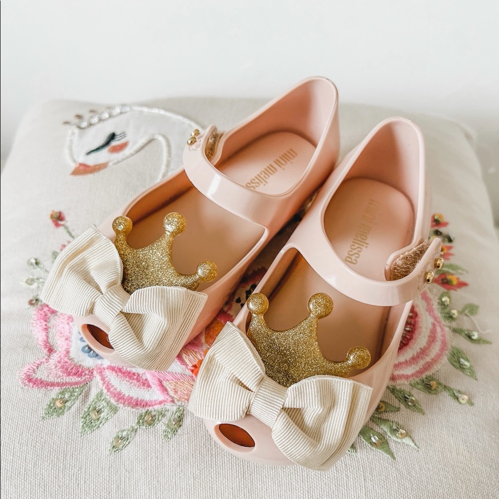 Brand New w/ box Mini Melissa Ultragirl Princess Bow Pink/Cream/Gold Toddler
